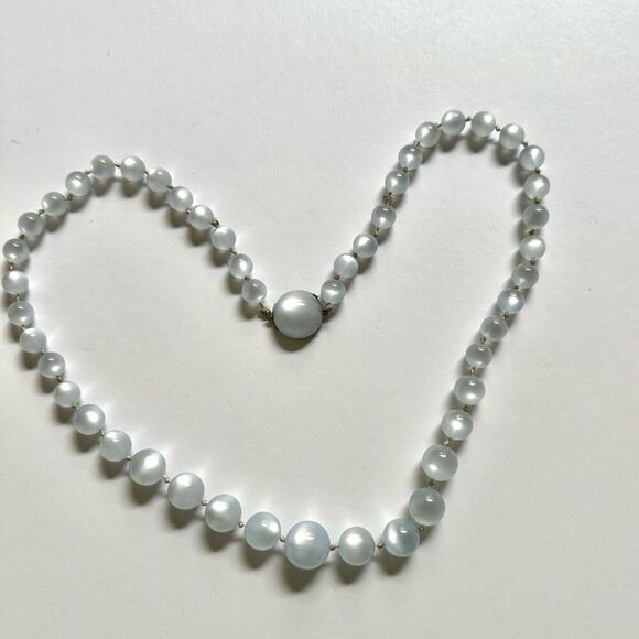 Light blue moonglow vintage necklace - Picture 7 of 11